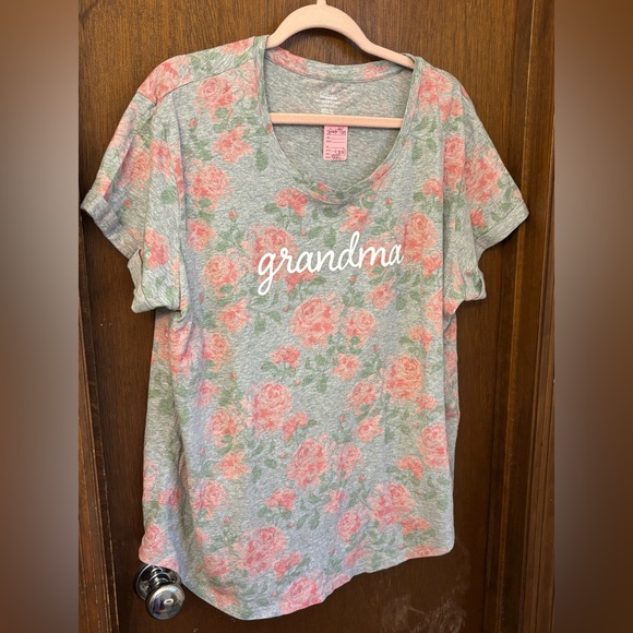 Mothers Day floral Grandma Tee - Picture 1 of 3